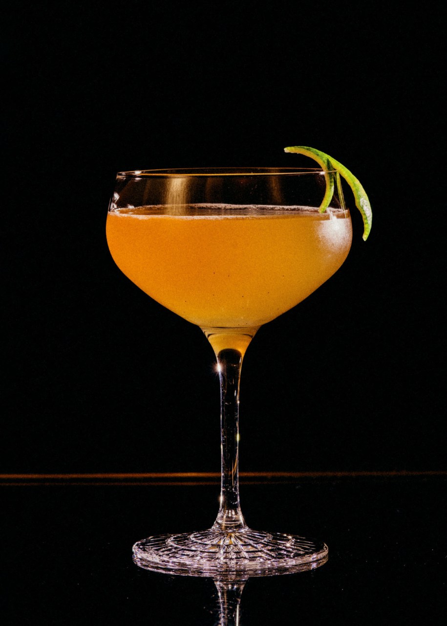 Recipe: 5cl Plantation Pineapple 2cl Rose's Lime Juice Lime